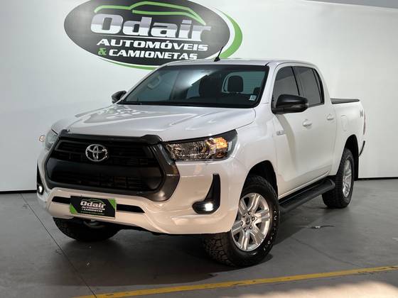 TOYOTA HILUX 2.8 D-4D TURBO DIESEL CD SR 4X4 AUTOMÁTICO